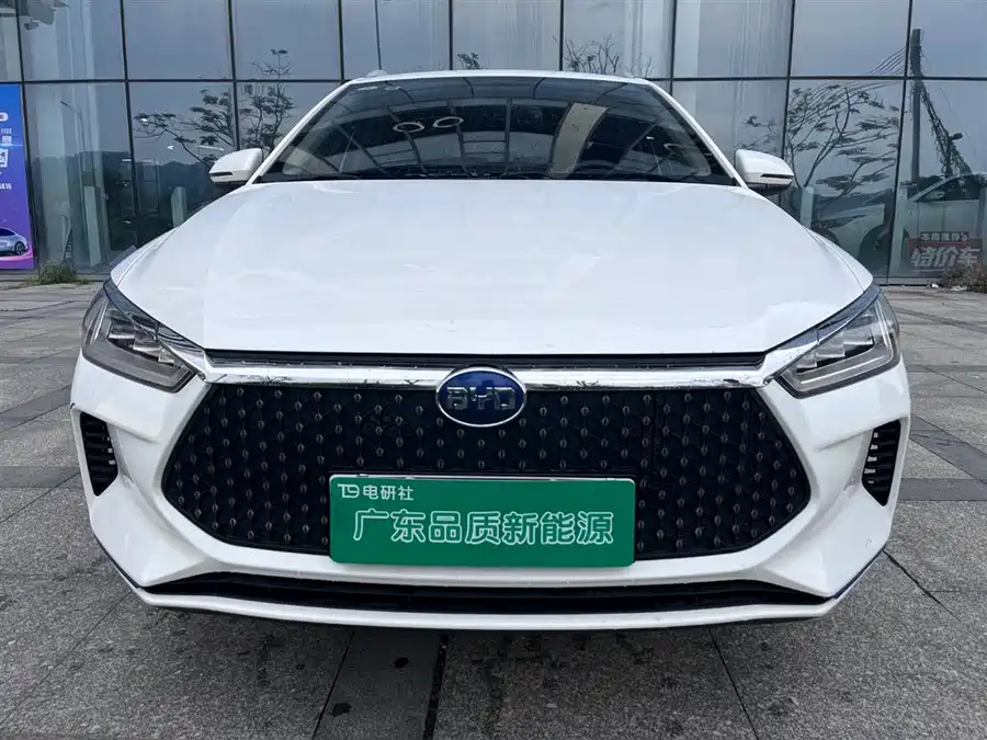 BYD BYD e2 в цвете и кузовом – это идеальный выбор среди китайских автомобилей. Доступная цена и надежность гарантированы.