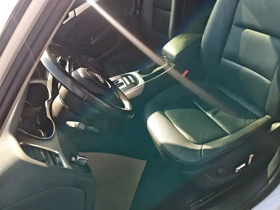Audi Audi A4L в цвете и кузовом – это идеальный выбор среди китайских автомобилей. Доступная цена и надежность гарантированы.