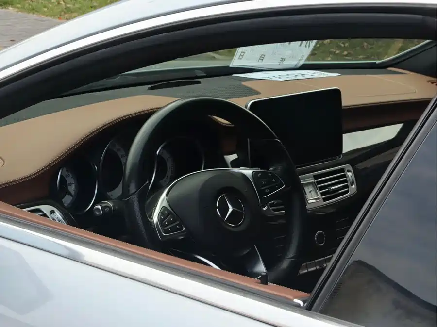 Mercedes-Benz Mercedes-Benz CLS в цвете и кузовом – это идеальный выбор среди китайских автомобилей. Доступная цена и надежность гарантированы.