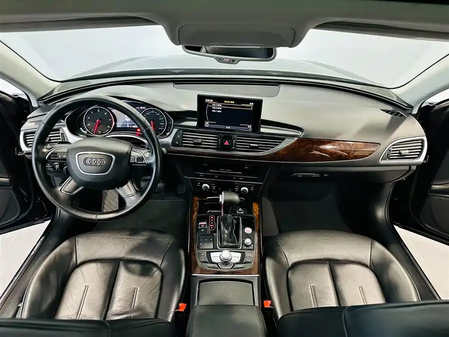 Honda Honda City в цвете и кузовом – это идеальный выбор среди китайских автомобилей. Доступная цена и надежность гарантированы.