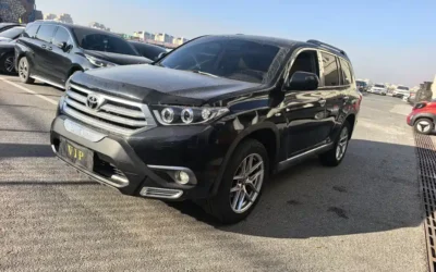 Toyota Toyota Crown в цвете и кузовом – это идеальный выбор среди китайских автомобилей. Доступная цена и надежность гарантированы.