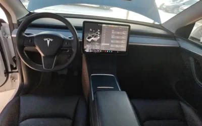 Tesla Tesla Model 3 в цвете и кузовом – это идеальный выбор среди китайских автомобилей. Доступная цена и надежность гарантированы.
