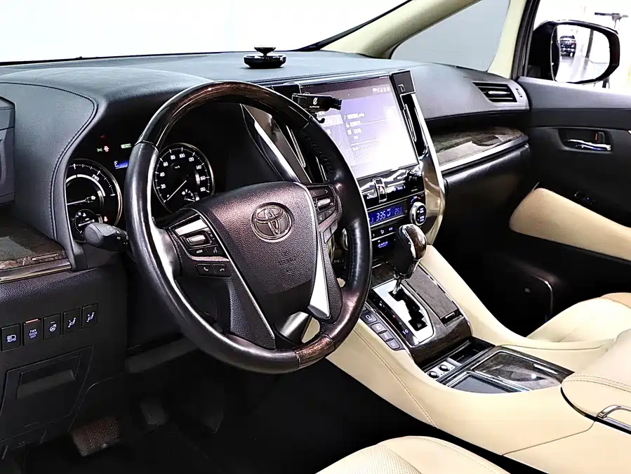 Toyota Toyota Alphard в цвете и кузовом – это идеальный выбор среди китайских автомобилей. Доступная цена и надежность гарантированы.