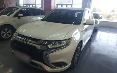 Mitsubishi Mitsubishi Outlander в цвете и кузовом – это идеальный выбор среди китайских автомобилей. Доступная цена и надежность гарантированы.