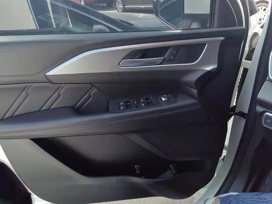Mercedes-Benz Mercedes-Benz E-Class в цвете и кузовом – это идеальный выбор среди китайских автомобилей. Доступная цена и надежность гарантированы.