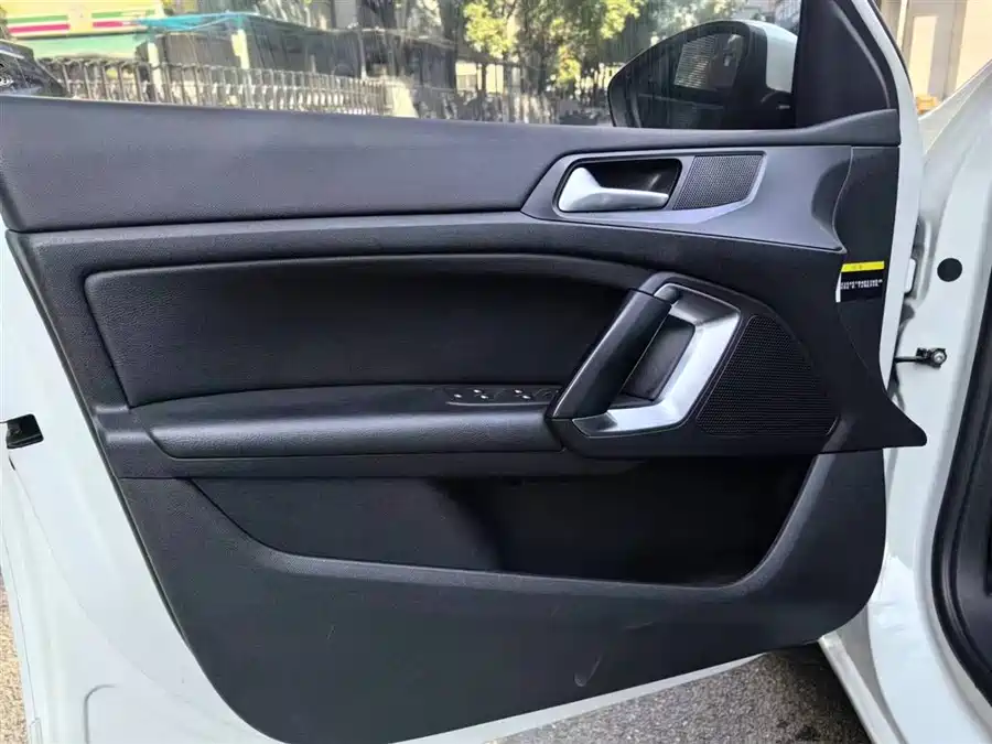 Peugeot Peugeot 408 в цвете и кузовом – это идеальный выбор среди китайских автомобилей. Доступная цена и надежность гарантированы.