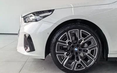 BMW BMW 5 Series EV в цвете и кузовом – это идеальный выбор среди китайских автомобилей. Доступная цена и надежность гарантированы.