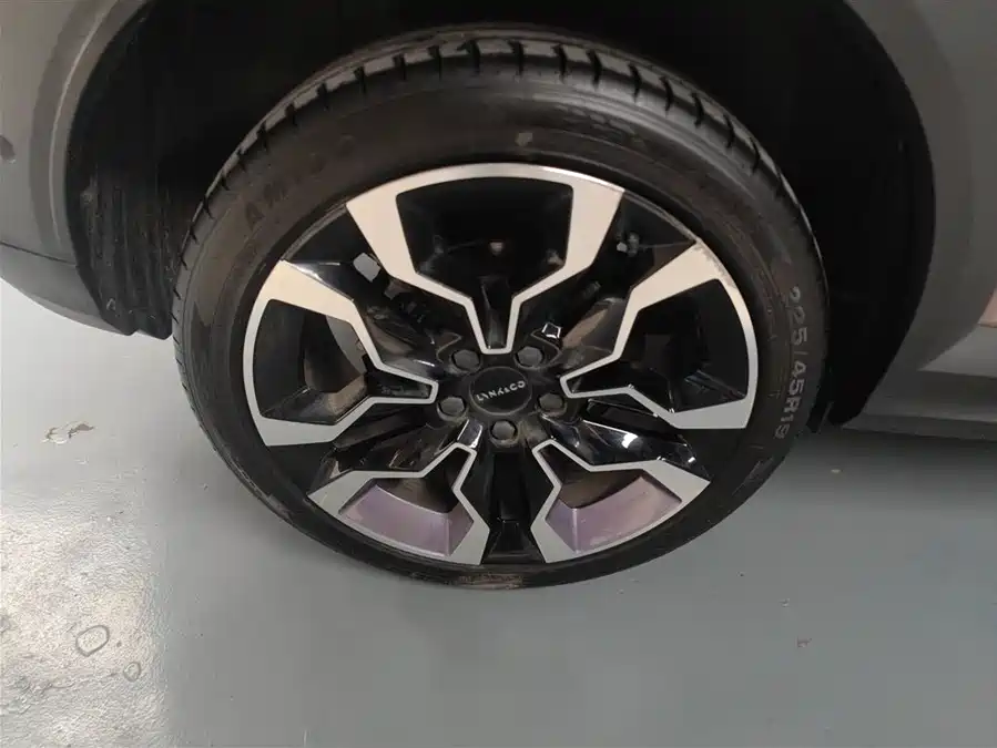 Cadillac Cadillac XT5 в цвете и кузовом – это идеальный выбор среди китайских автомобилей. Доступная цена и надежность гарантированы.