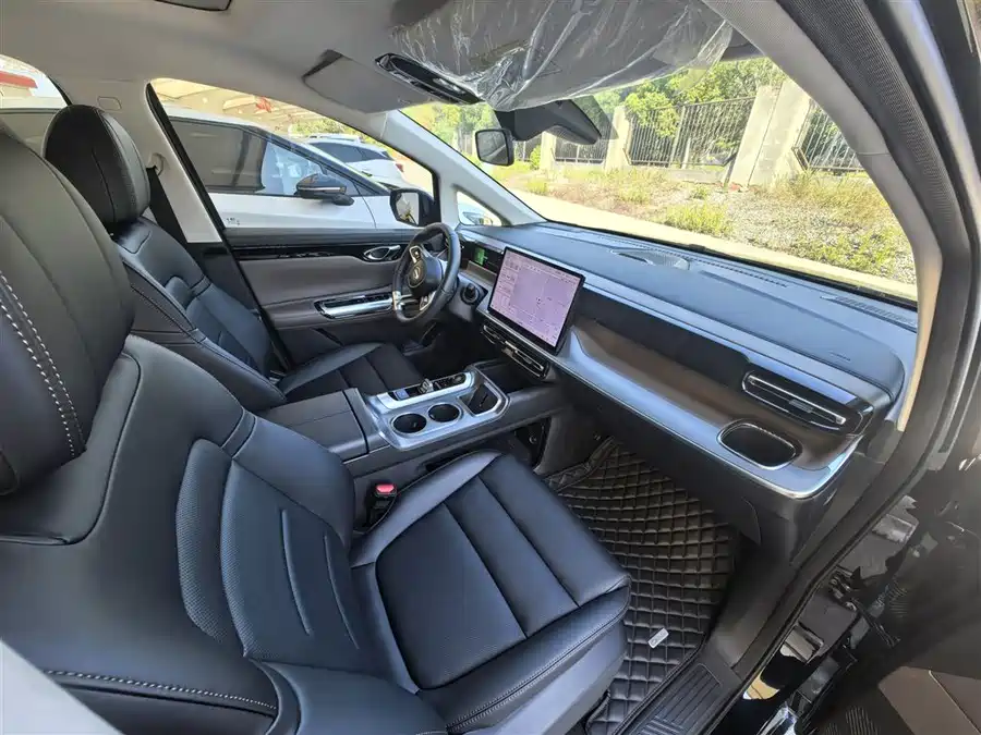 Sinotruk HOWO HOWO NX в цвете и кузовом – это идеальный выбор среди китайских автомобилей. Доступная цена и надежность гарантированы.