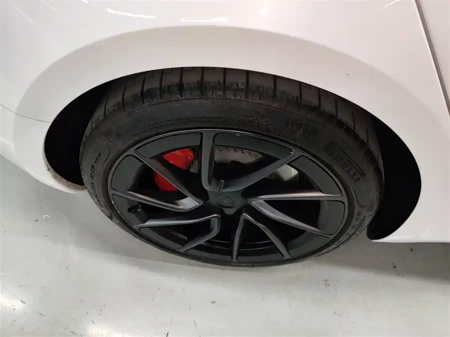 Tesla Tesla Model 3 в цвете и кузовом – это идеальный выбор среди китайских автомобилей. Доступная цена и надежность гарантированы.