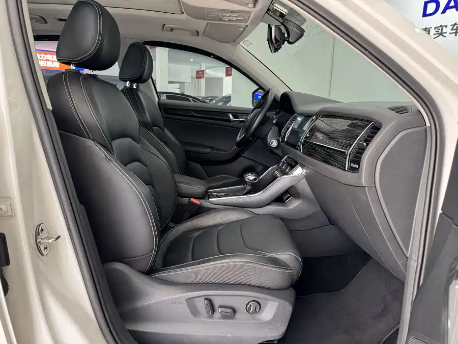 Skoda Skoda Kodiaq в цвете и кузовом – это идеальный выбор среди китайских автомобилей. Доступная цена и надежность гарантированы.