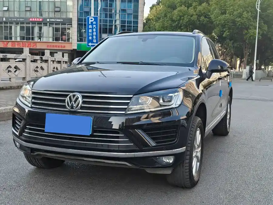 Toyota Toyota Land Cruiser в цвете и кузовом – это идеальный выбор среди китайских автомобилей. Доступная цена и надежность гарантированы.