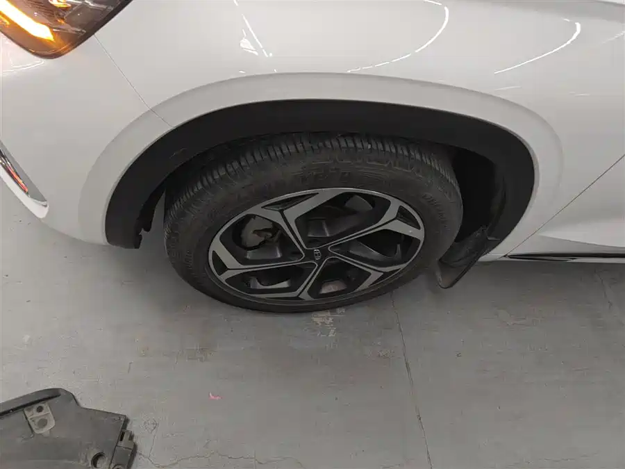 Geely Geely Monjaro L в цвете и кузовом – это идеальный выбор среди китайских автомобилей. Доступная цена и надежность гарантированы.