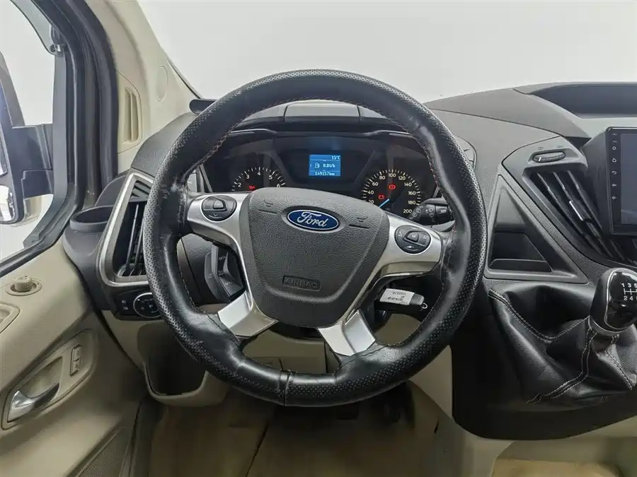 Ford Ford Focus в цвете и кузовом – это идеальный выбор среди китайских автомобилей. Доступная цена и надежность гарантированы.