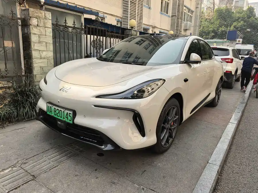 IM Motors IM LS6 в цвете и кузовом – это идеальный выбор среди китайских автомобилей. Доступная цена и надежность гарантированы.