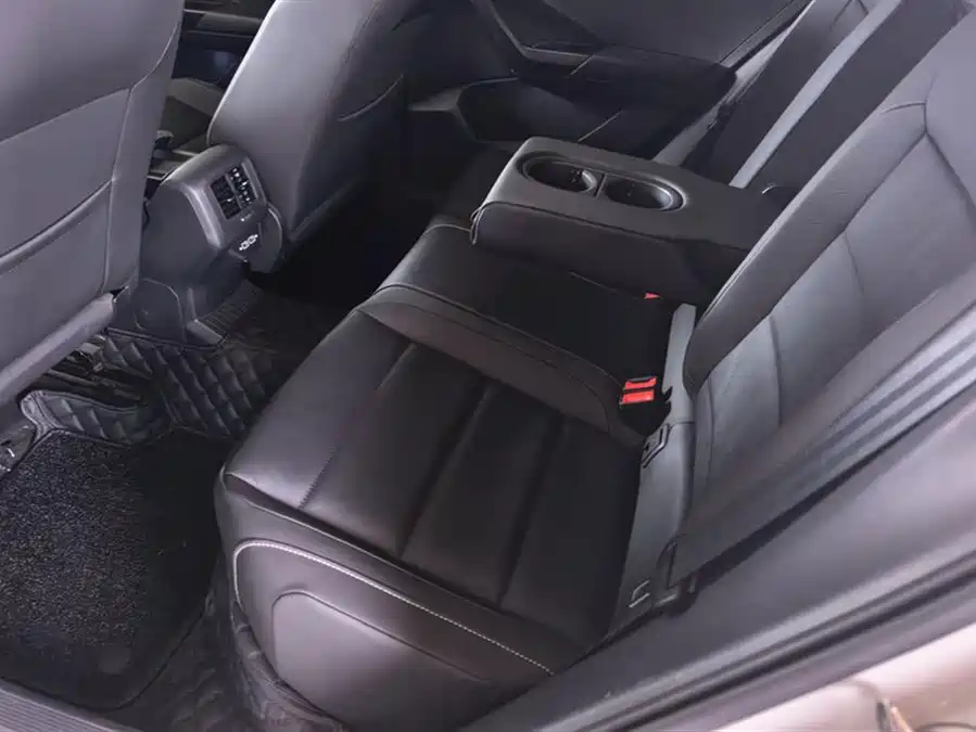 Volkswagen Volkswagen T-ROC в цвете и кузовом – это идеальный выбор среди китайских автомобилей. Доступная цена и надежность гарантированы.