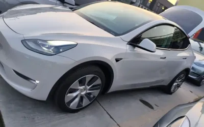 Tesla Tesla Model 3 в цвете и кузовом – это идеальный выбор среди китайских автомобилей. Доступная цена и надежность гарантированы.