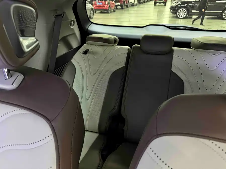 Toyota Toyota Sienna в цвете и кузовом – это идеальный выбор среди китайских автомобилей. Доступная цена и надежность гарантированы.