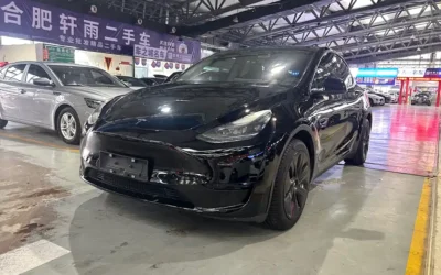 Tesla Tesla Model 3 в цвете и кузовом – это идеальный выбор среди китайских автомобилей. Доступная цена и надежность гарантированы.