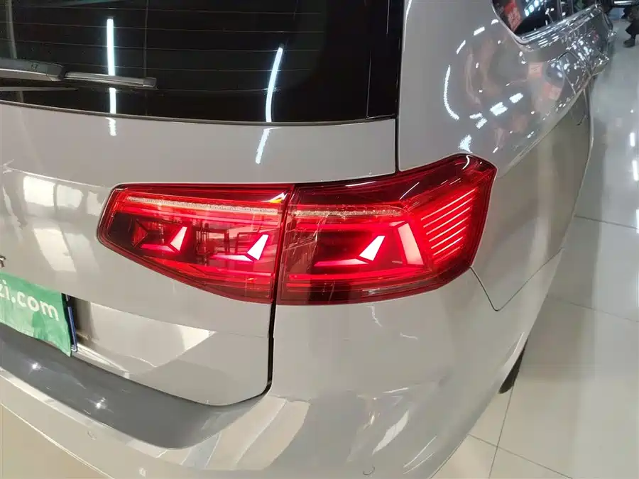 Volkswagen Volkswagen Magotan Combi в цвете и кузовом – это идеальный выбор среди китайских автомобилей. Доступная цена и надежность гарантированы.