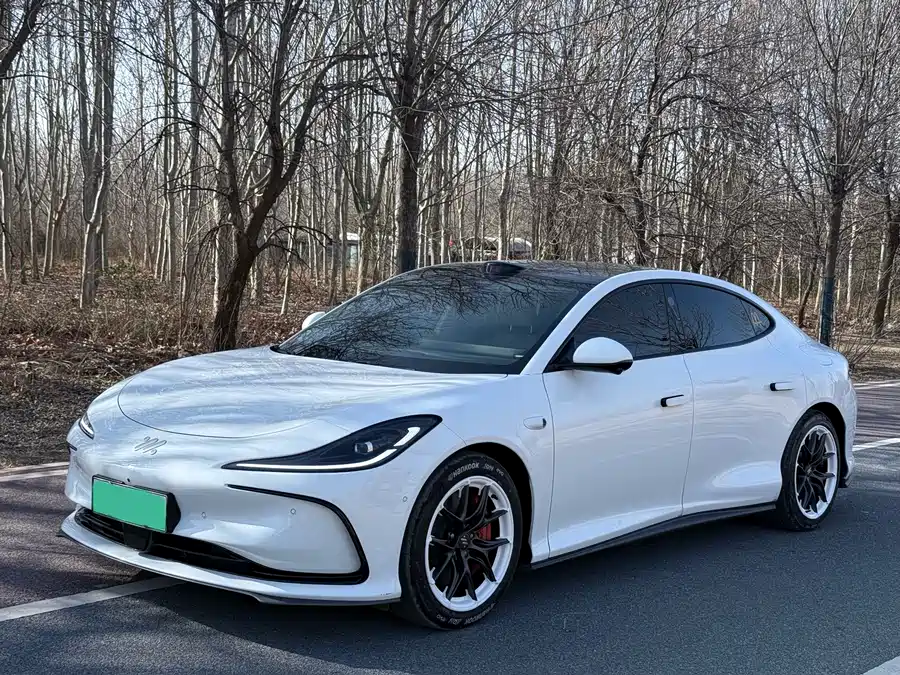 Geely Geely Boyue L в цвете и кузовом – это идеальный выбор среди китайских автомобилей. Доступная цена и надежность гарантированы.