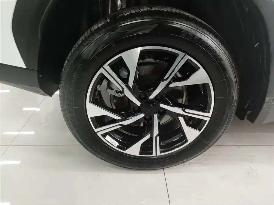 Geely Geely Boyue L в цвете и кузовом – это идеальный выбор среди китайских автомобилей. Доступная цена и надежность гарантированы.