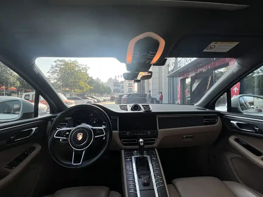 Porsche Porsche Macan в цвете и кузовом – это идеальный выбор среди китайских автомобилей. Доступная цена и надежность гарантированы.