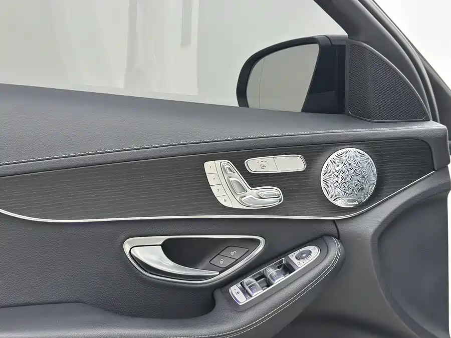 Mercedes-Benz Mercedes-Benz C-Class в цвете и кузовом – это идеальный выбор среди китайских автомобилей. Доступная цена и надежность гарантированы.