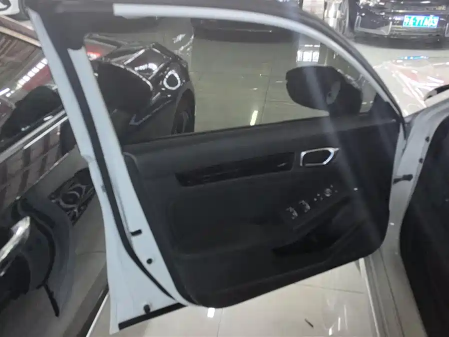 Honda Honda Civic в цвете и кузовом – это идеальный выбор среди китайских автомобилей. Доступная цена и надежность гарантированы.