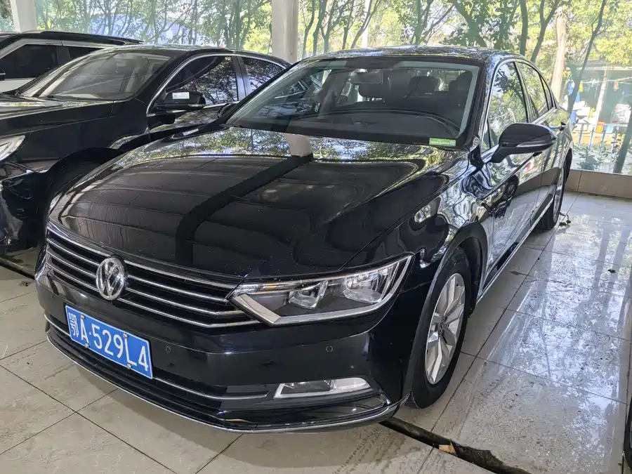Volkswagen Volkswagen Magotan в цвете и кузовом – это идеальный выбор среди китайских автомобилей. Доступная цена и надежность гарантированы.