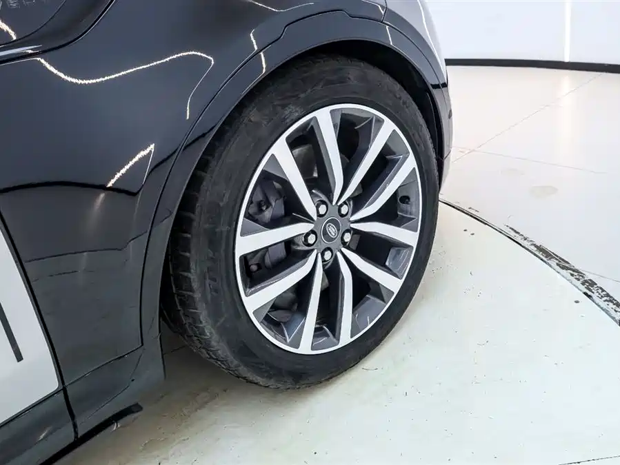 Land Rover Land Rover Discovery в цвете и кузовом – это идеальный выбор среди китайских автомобилей. Доступная цена и надежность гарантированы.