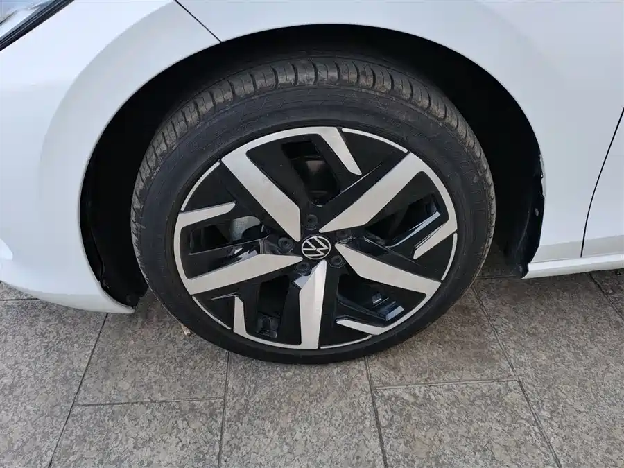 BMW BMW X1 в цвете и кузовом – это идеальный выбор среди китайских автомобилей. Доступная цена и надежность гарантированы.