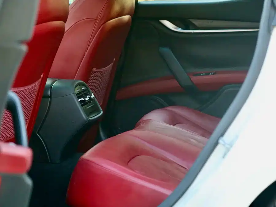 Volkswagen Volkswagen Magotan в цвете и кузовом – это идеальный выбор среди китайских автомобилей. Доступная цена и надежность гарантированы.