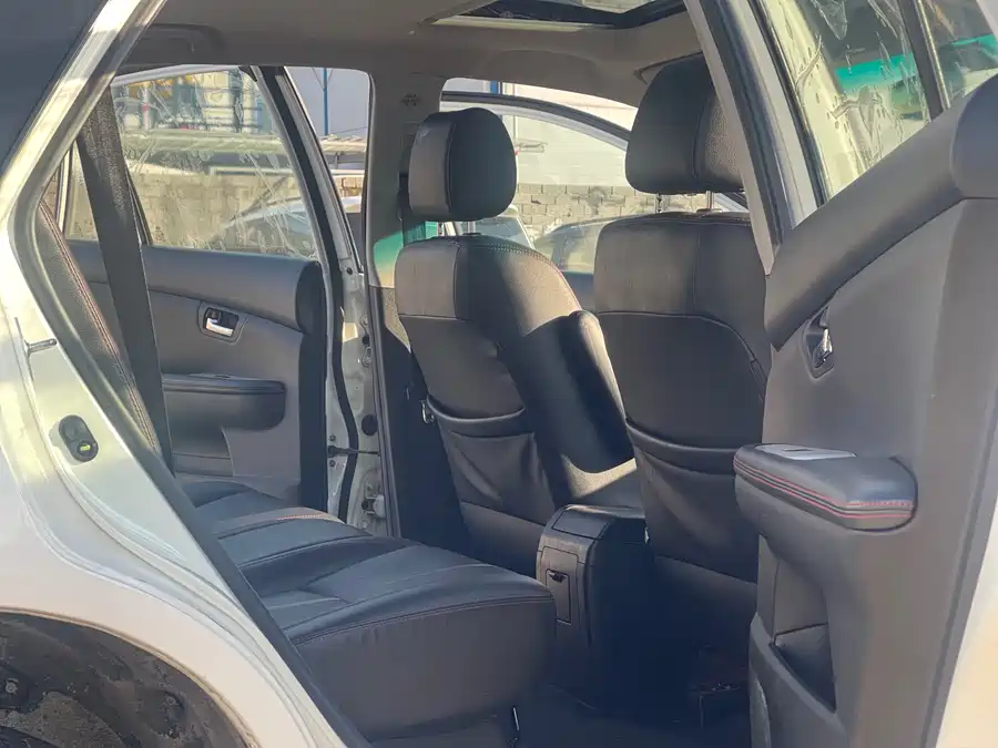 BYD BYD S6 в цвете и кузовом – это идеальный выбор среди китайских автомобилей. Доступная цена и надежность гарантированы.
