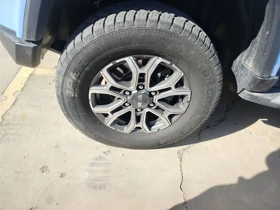 Beijing Off-road BAIC BJ40 в цвете и кузовом – это идеальный выбор среди китайских автомобилей. Доступная цена и надежность гарантированы.
