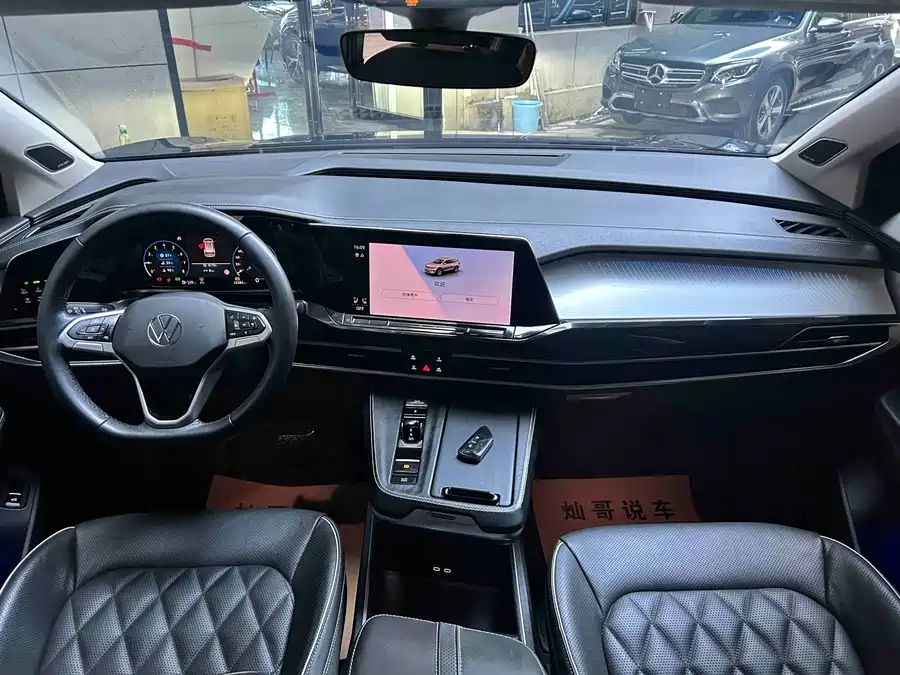 Tesla Tesla Model 3 в цвете и кузовом – это идеальный выбор среди китайских автомобилей. Доступная цена и надежность гарантированы.