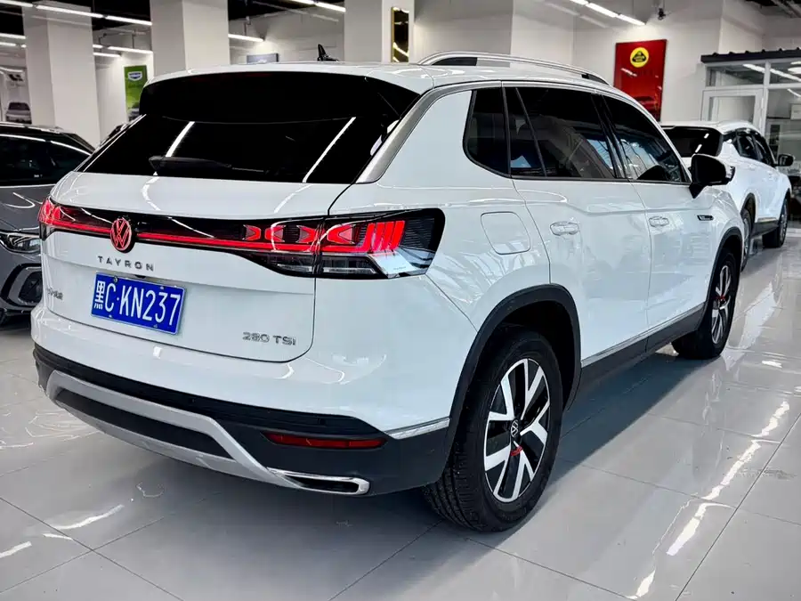 Audi Audi Q3 в цвете и кузовом – это идеальный выбор среди китайских автомобилей. Доступная цена и надежность гарантированы.