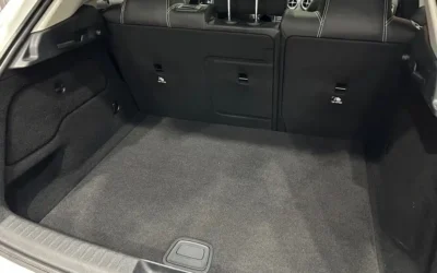 Mercedes-Benz Mercedes-Benz C-Class в цвете и кузовом – это идеальный выбор среди китайских автомобилей. Доступная цена и надежность гарантированы.