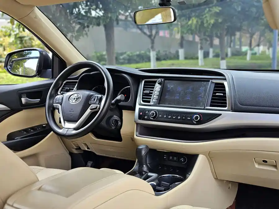 Toyota Toyota Highlander в цвете и кузовом – это идеальный выбор среди китайских автомобилей. Доступная цена и надежность гарантированы.