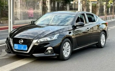Nissan Nissan Tiida в цвете и кузовом – это идеальный выбор среди китайских автомобилей. Доступная цена и надежность гарантированы.