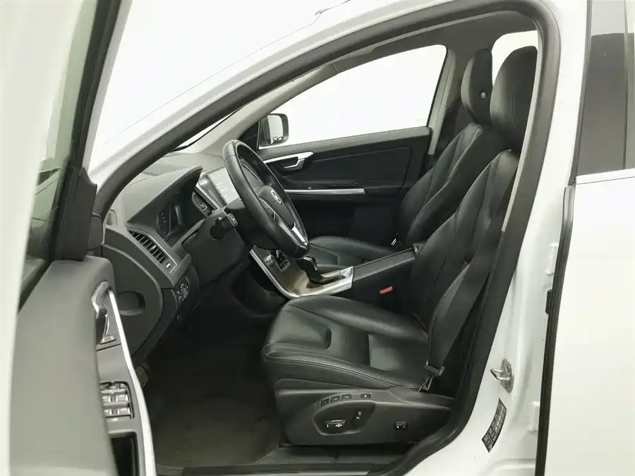 Changan Changan UNI-V в цвете и кузовом – это идеальный выбор среди китайских автомобилей. Доступная цена и надежность гарантированы.