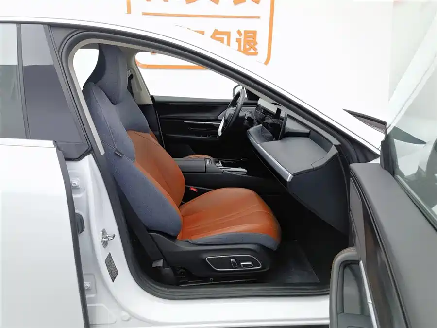 Mitsubishi Mitsubishi Pajero Sport в цвете и кузовом – это идеальный выбор среди китайских автомобилей. Доступная цена и надежность гарантированы.