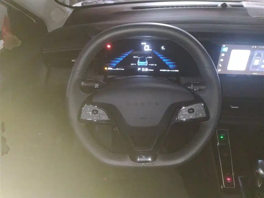 Roewe Roewe i5 в цвете и кузовом – это идеальный выбор среди китайских автомобилей. Доступная цена и надежность гарантированы.
