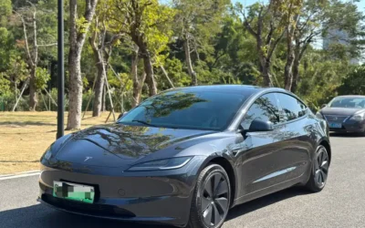 Tesla Tesla Model 3 в цвете и кузовом – это идеальный выбор среди китайских автомобилей. Доступная цена и надежность гарантированы.