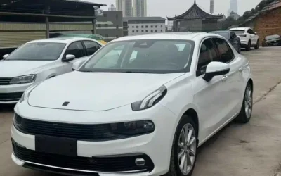 Lynk & Co Lynk & Co 03 в цвете и кузовом – это идеальный выбор среди китайских автомобилей. Доступная цена и надежность гарантированы.