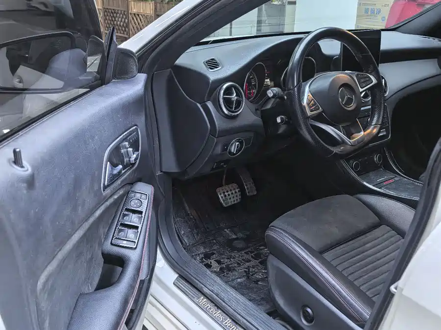 Mercedes-Benz Mercedes-Benz CLA (Imported) в цвете и кузовом – это идеальный выбор среди китайских автомобилей. Доступная цена и надежность гарантированы.