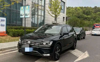 Volkswagen Volkswagen T-ROC в цвете и кузовом – это идеальный выбор среди китайских автомобилей. Доступная цена и надежность гарантированы.
