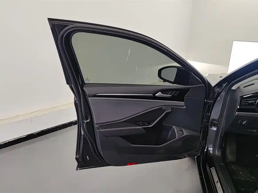 Volkswagen Volkswagen Sagitar в цвете и кузовом – это идеальный выбор среди китайских автомобилей. Доступная цена и надежность гарантированы.