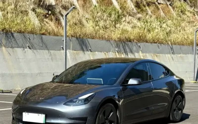Tesla Tesla Model 3 в цвете и кузовом – это идеальный выбор среди китайских автомобилей. Доступная цена и надежность гарантированы.