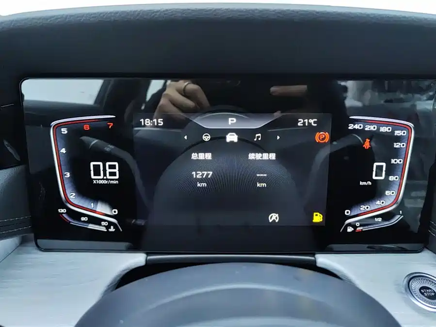 Changan Changan UNI-V iDD в цвете и кузовом – это идеальный выбор среди китайских автомобилей. Доступная цена и надежность гарантированы.